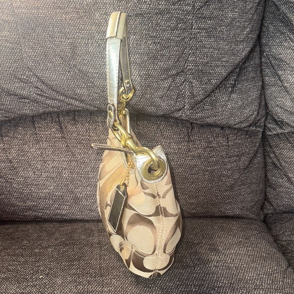 Coach Beige and Gold Shoulder Bag - Picture 5 of 10